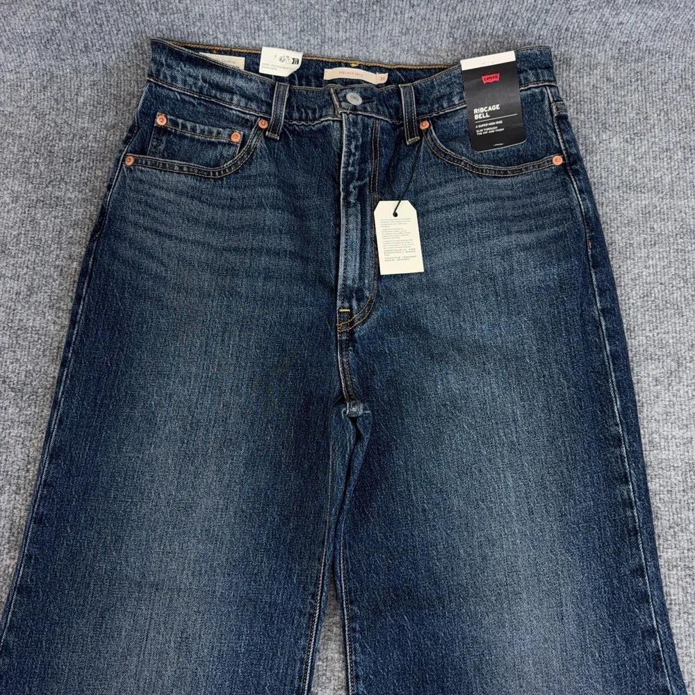 Levis Premium Jean Women 31x30 Ribcage Bell Wide Leg Boot Cut Super High Waist - Picture 2 of 15